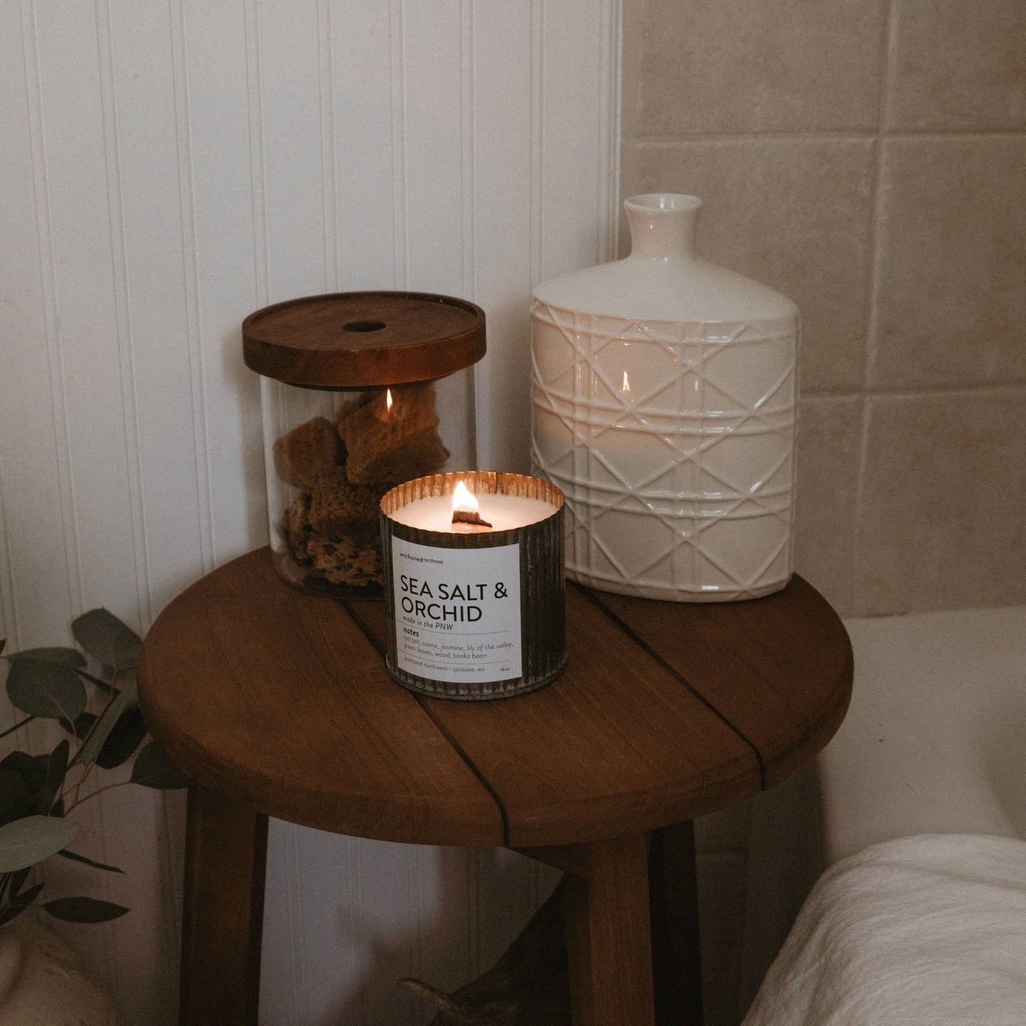 Christmas Cottage 10 oz Wood Wick Scented Rustic Farmhouse Soy Candle - T & R Underground Books