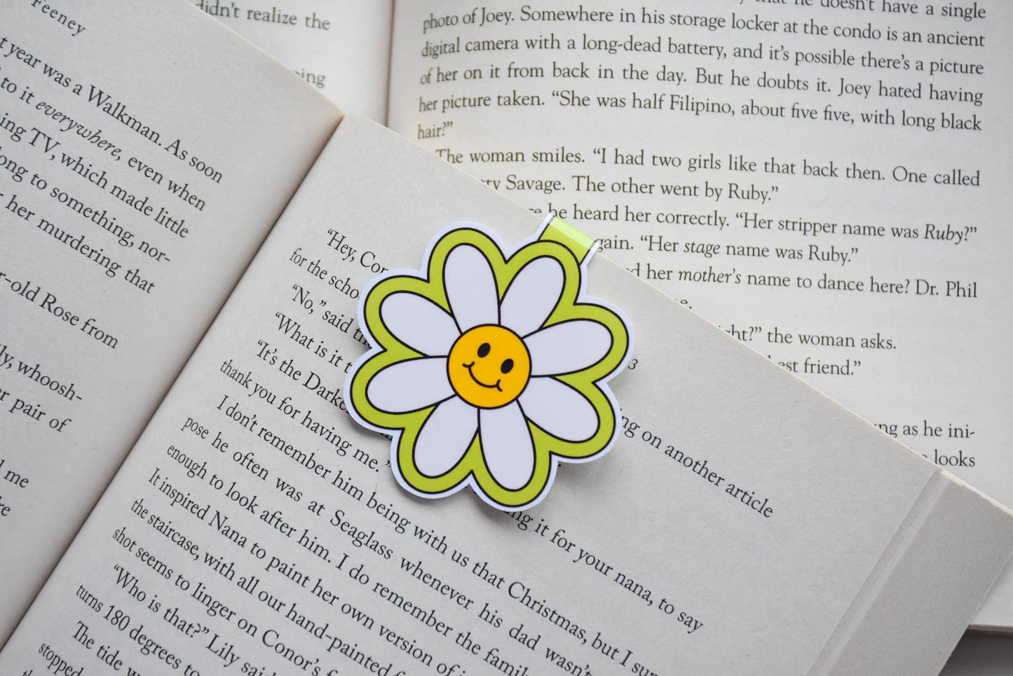 Green Daisy Magnetic Bookmark - Lime Green and White - T & R Underground Books