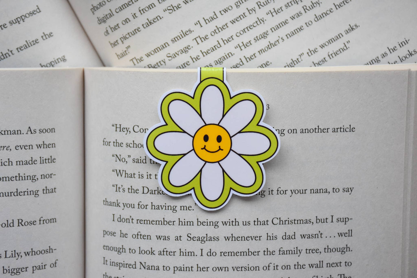 Green Daisy Magnetic Bookmark - Lime Green and White - T & R Underground Books