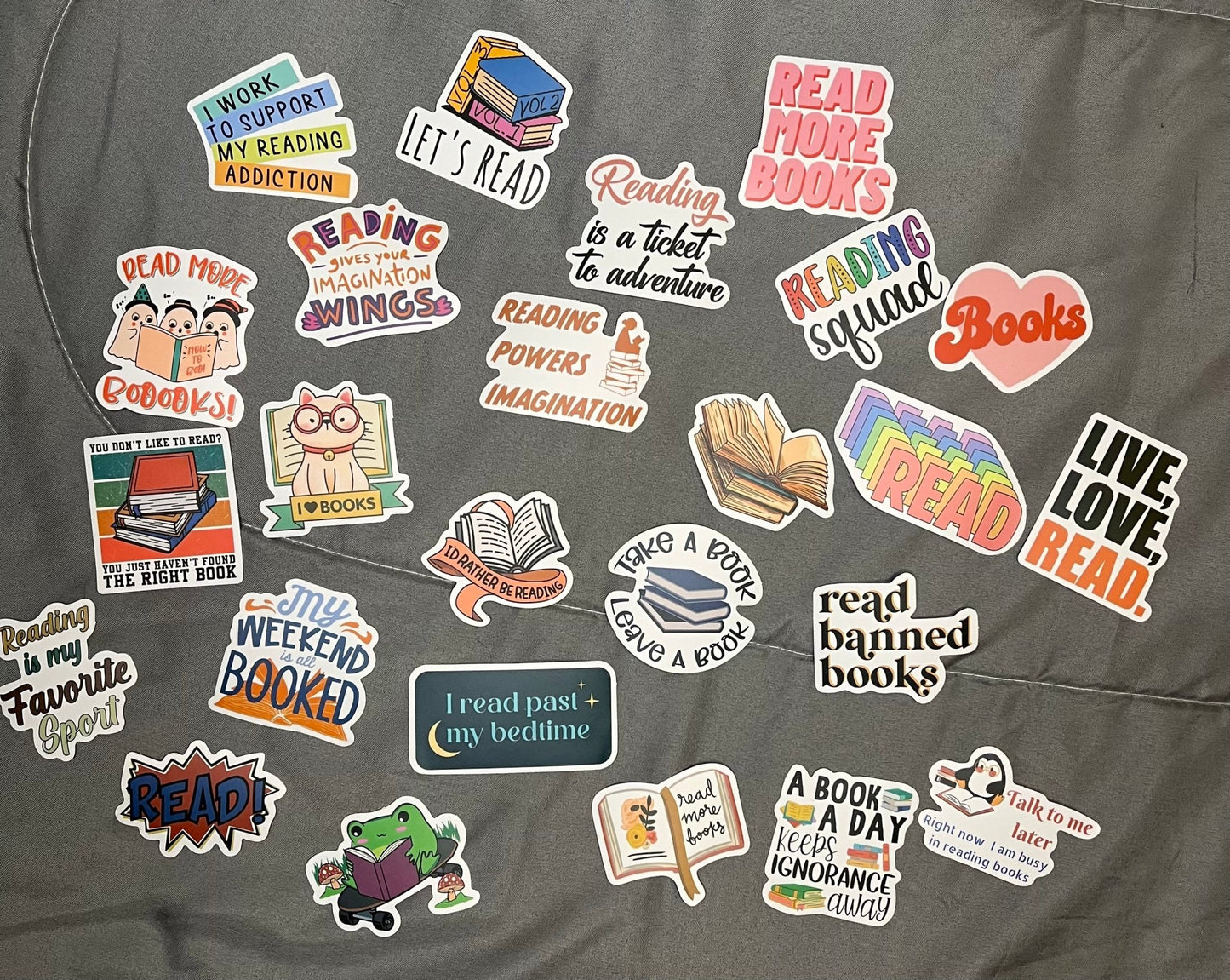 Love to Read Stickers - 25 pieces - T & R Underground Books